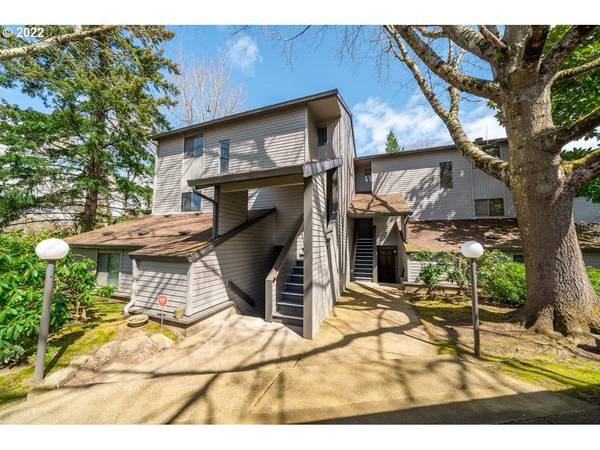 8934 SW FAIRVIEW PL,  Portland,  OR 97223