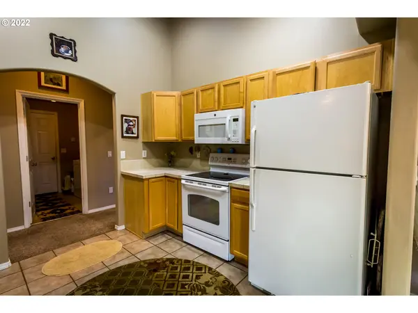 25200 IRENIC AVE, Veneta, OR 97487