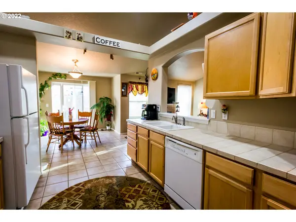 25200 IRENIC AVE, Veneta, OR 97487