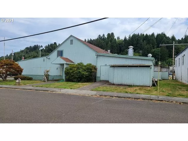 510 GREENWOOD AVE, Reedsport, OR 97467