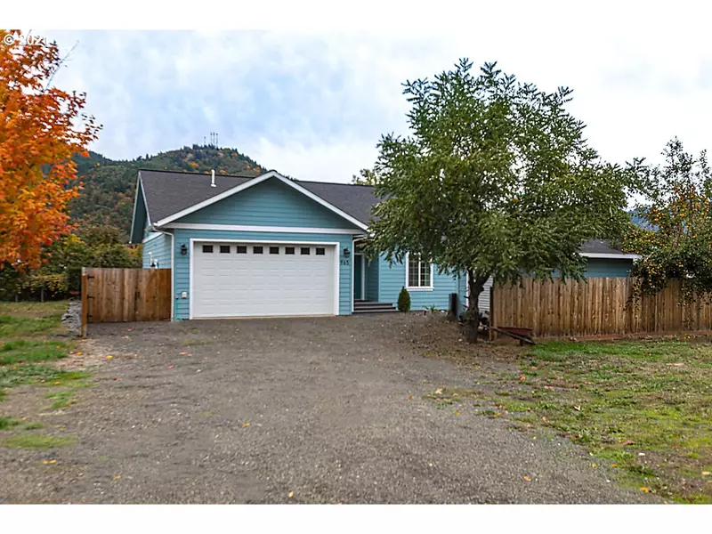 965 CORNUTT ST, Myrtle Creek, OR 97457