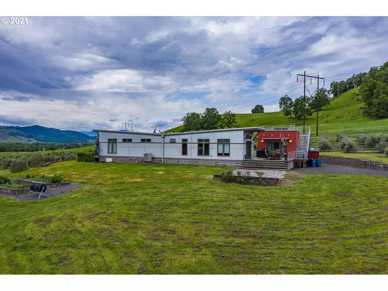 2201 FORT MCKAY RD, Oakland, OR 97462