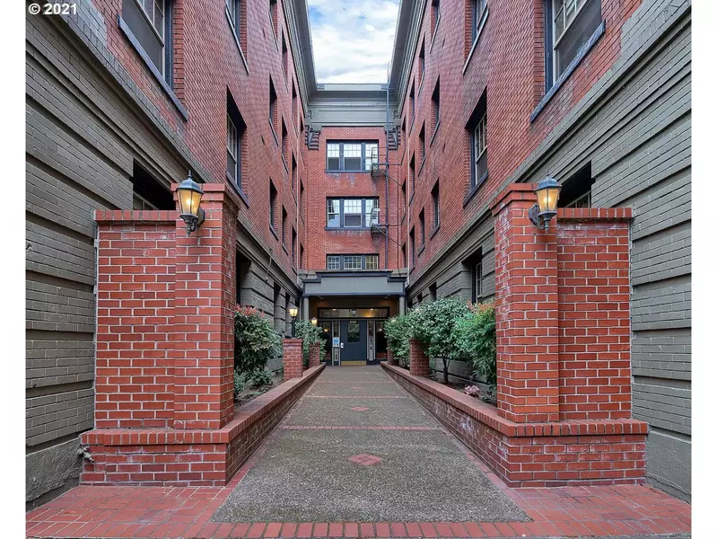 2109 NW IRVING ST #401, Portland, OR 97210