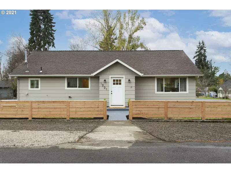 1221 LINCOLN ST, Oregon City, OR 97045