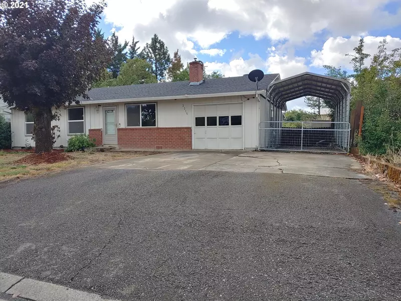 2215 EDNA AVE, Roseburg, OR 97471