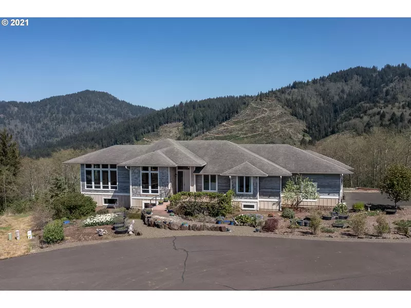 10010 BRUIN WAY, Tillamook, OR 97141