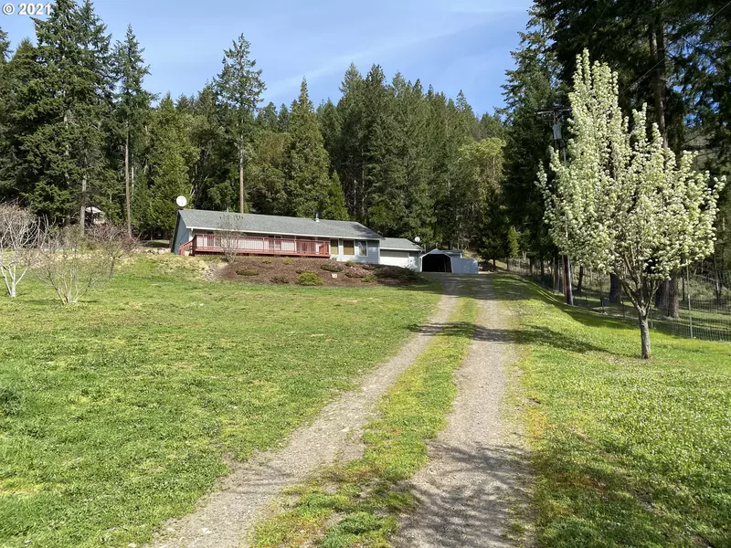 150 CEDAR ST, Days Creek, OR 97429