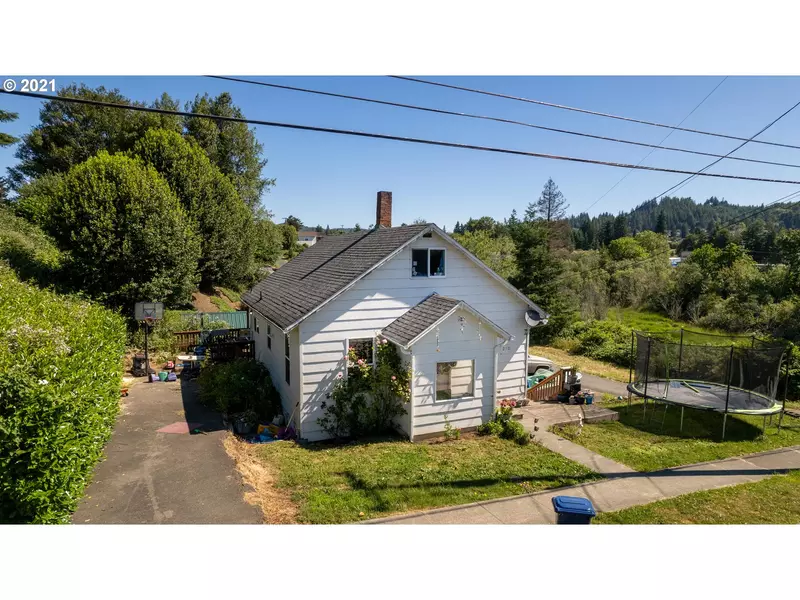 210 W 4th, Coquille, OR 97423