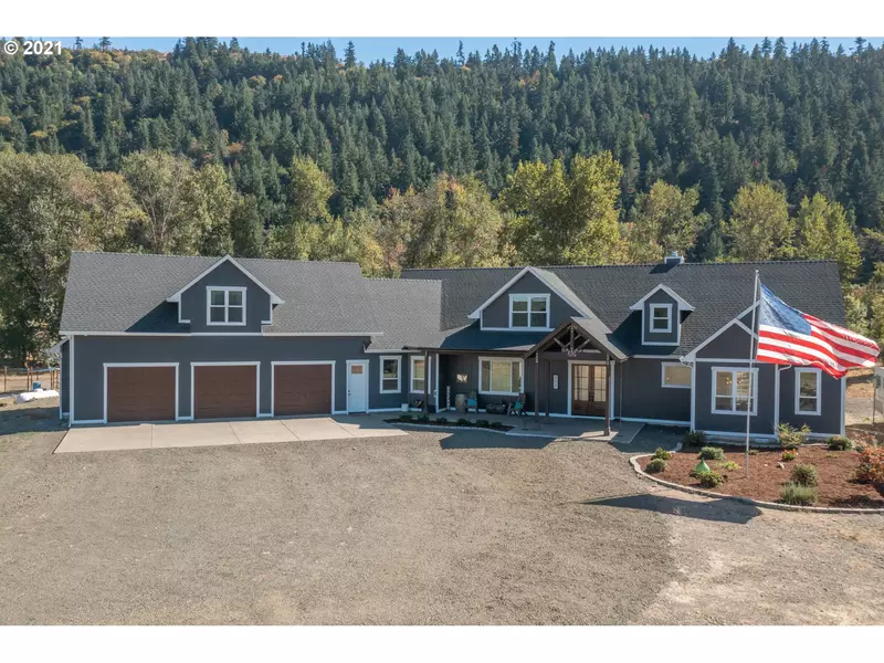 377 PARKINSON RD, Winston, OR 97496