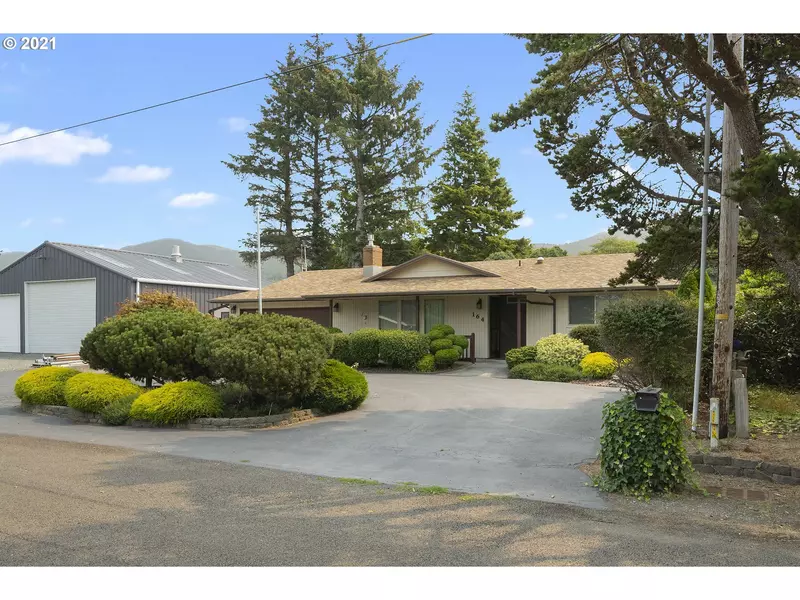 164 N HARBOR ST, Rockaway Beach, OR 97136