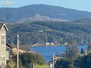 46 NE Voyage AVE, Lincoln City, OR 97367