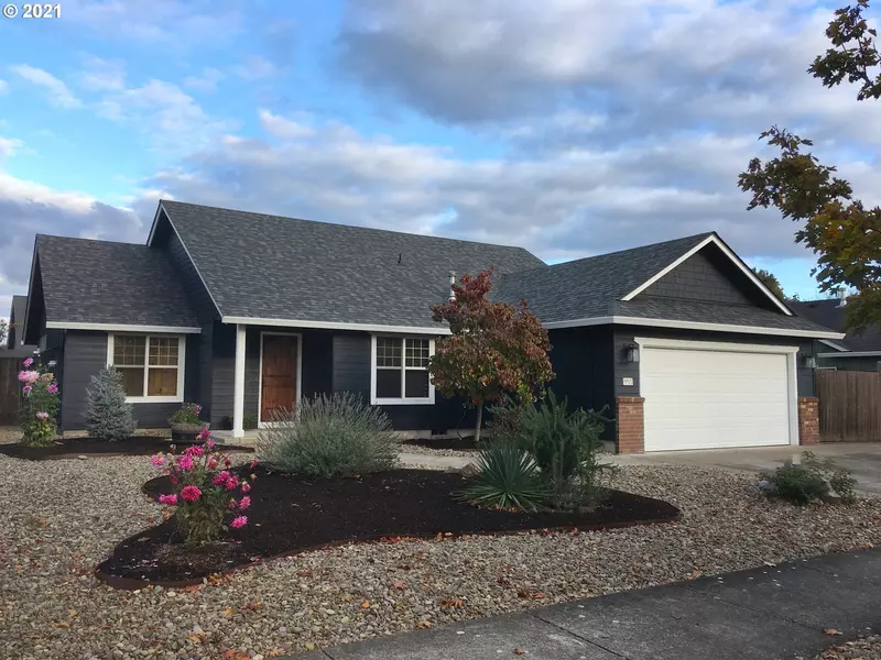 953 S 9TH ST, Harrisburg, OR 97446