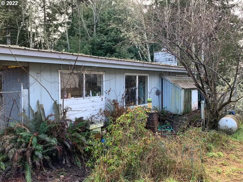 350 S VERNON ST, Coquille, OR 97423