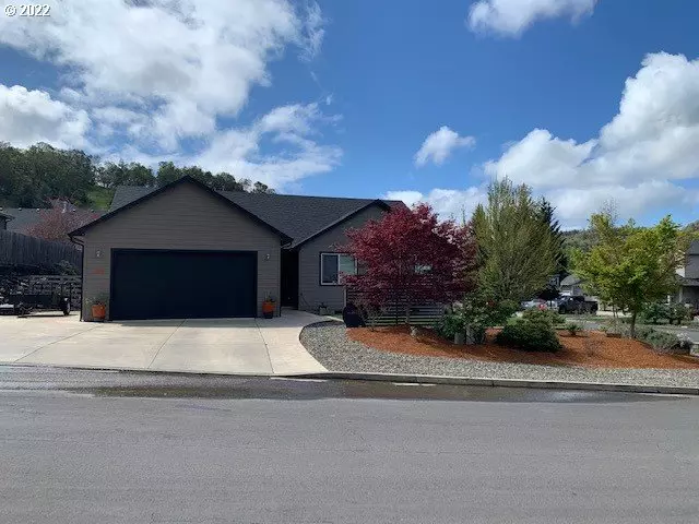 598 OAK VALLEY LOOP, Winchester, OR 97495