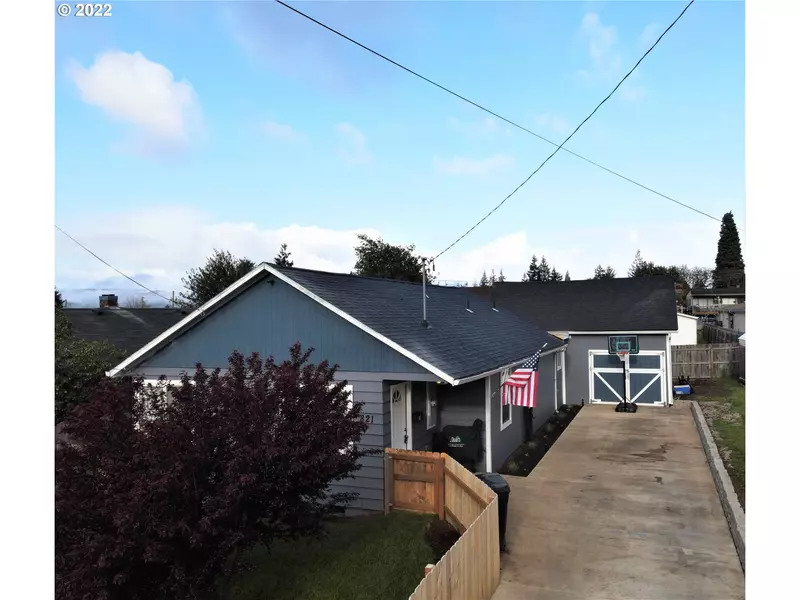 821 N FOLSOM ST, Coquille, OR 97423