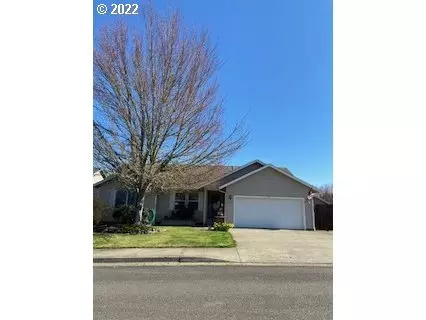 310 CAMBRIDGE DR, Sutherlin, OR 97479