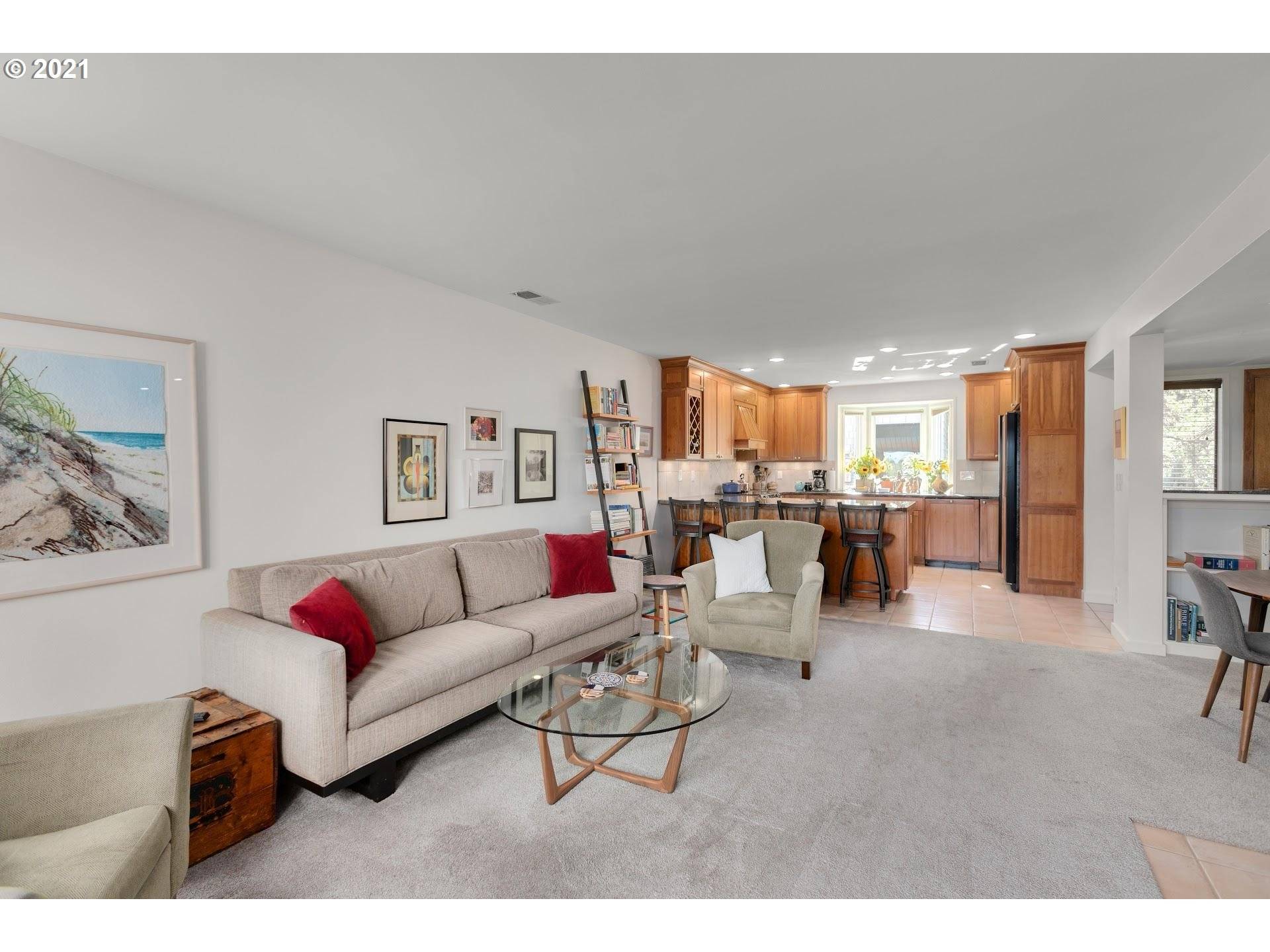 Portland, OR 97239,5858 S RIVERIDGE LN #34F