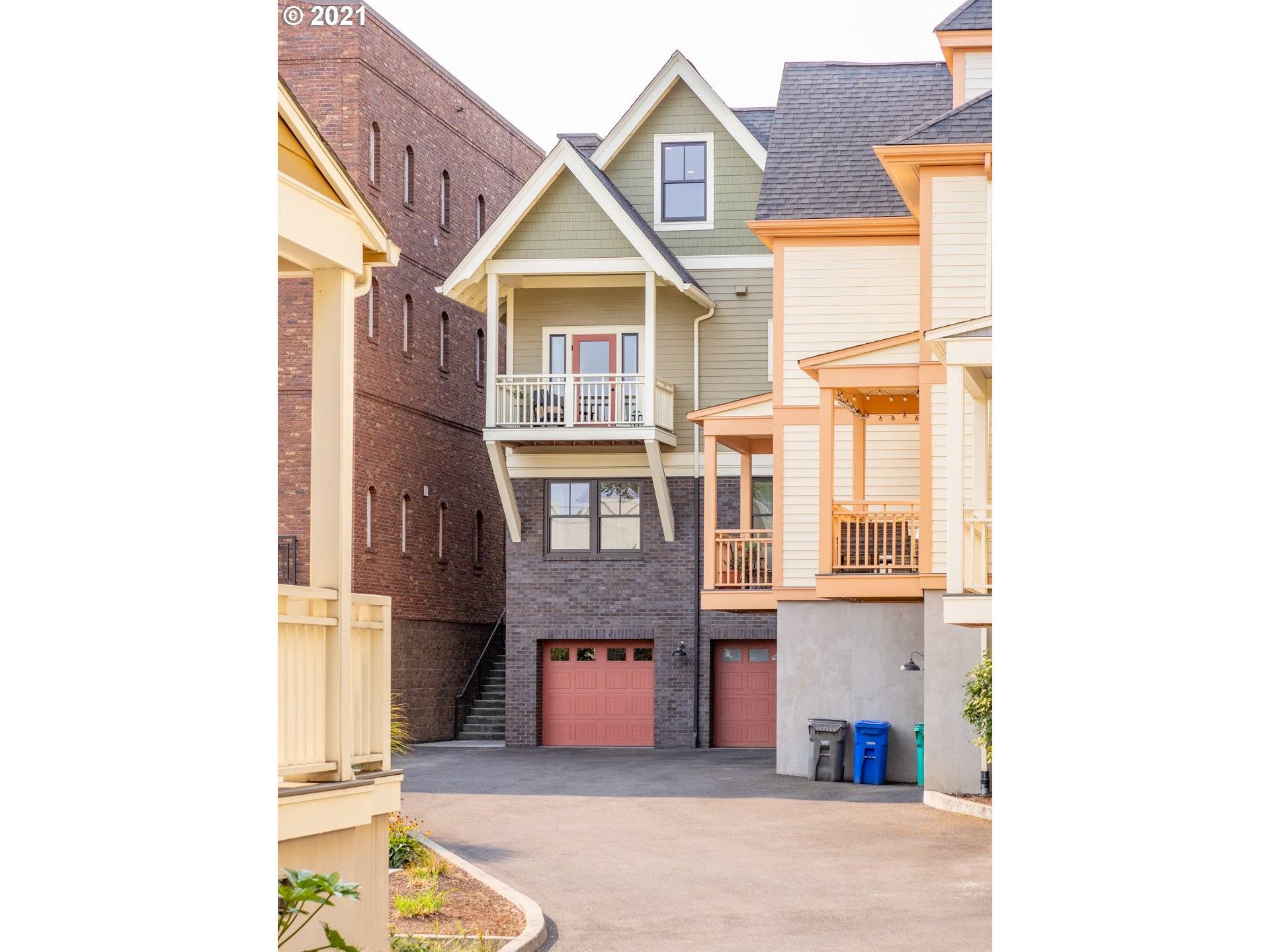 Portland, OR 97239,133 SW GIBBS ST ##12