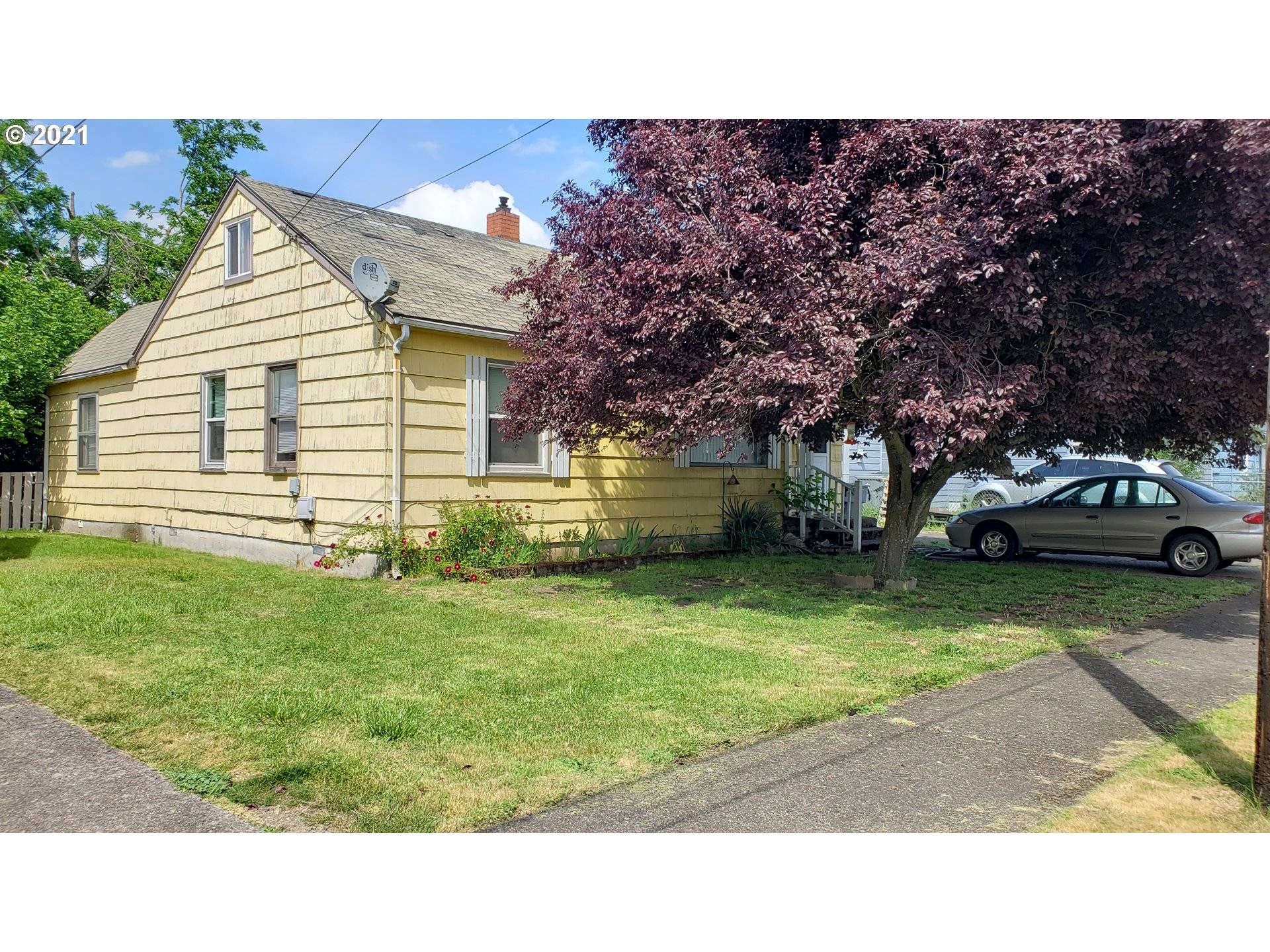 73 E PINE ST, Lebanon, OR 97355