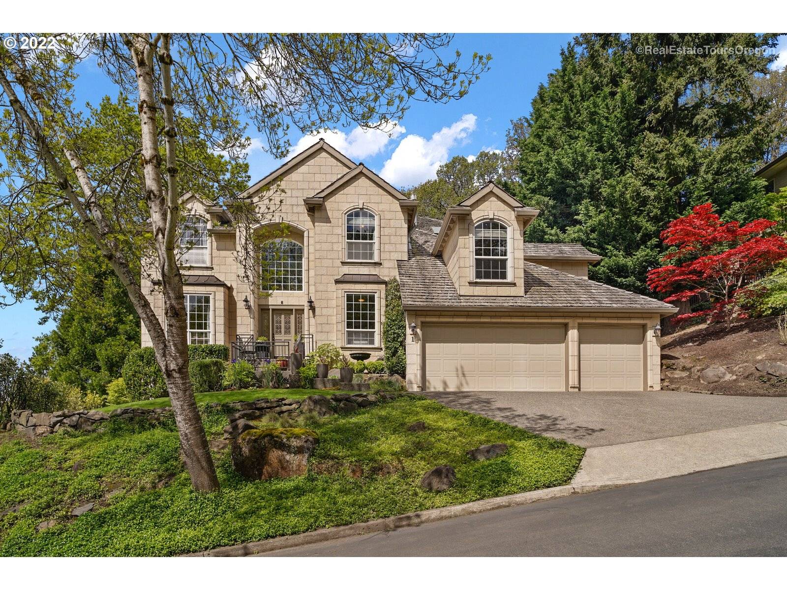 Lake Oswego, OR 97035,1 MOUNTAIN VIEW LN