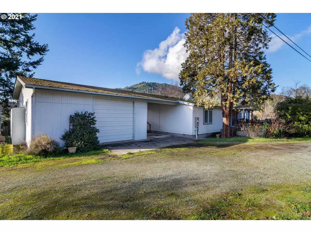 Myrtle Creek, OR 97457,1218 NE DIVISION ST