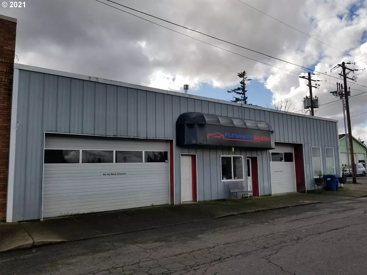 Stayton, OR 97383,240 E WATER ST