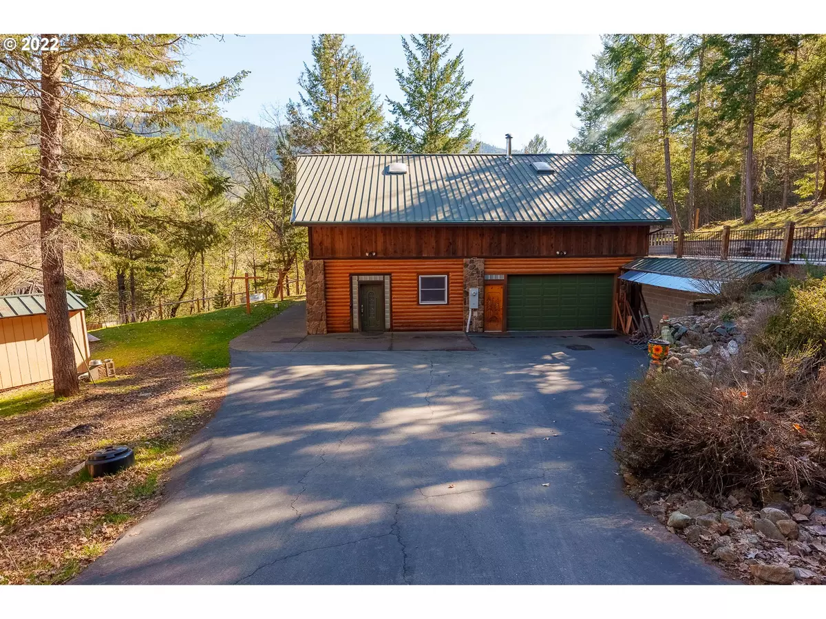 Grants Pass, OR 97527,810 SAVAGE CREEK RD