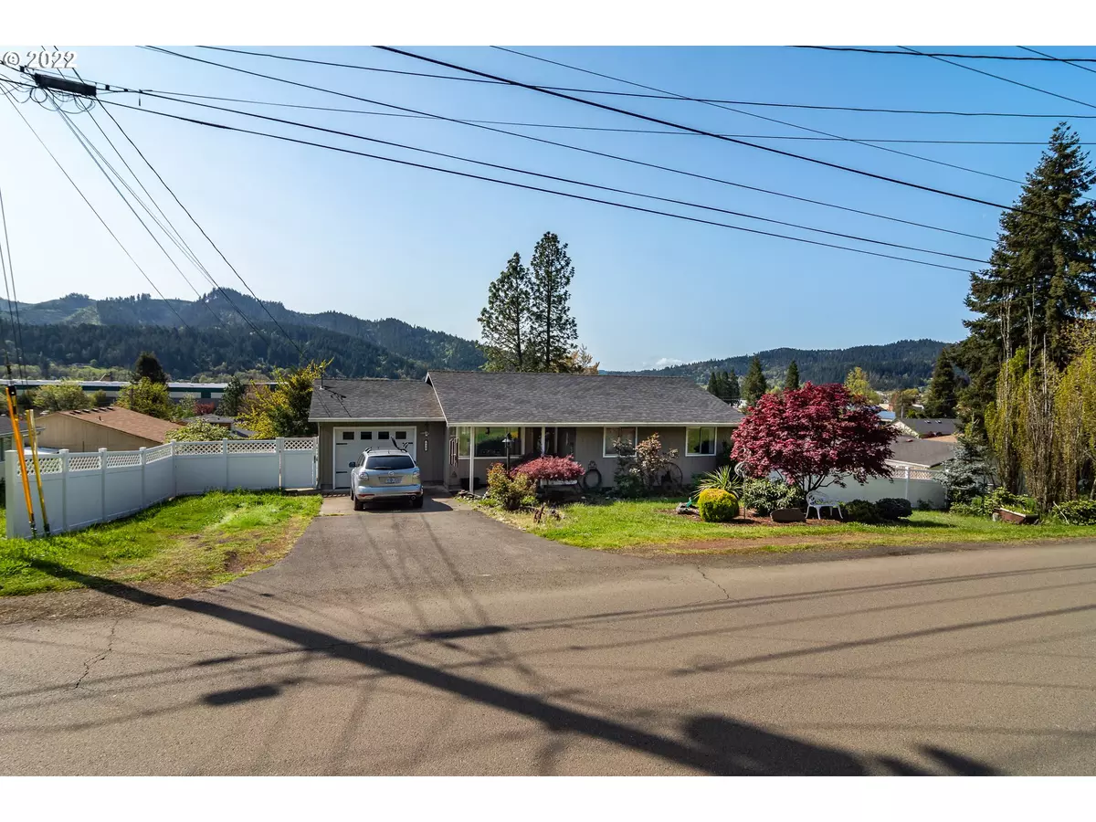 Sutherlin, OR 97479,630 W SIXTH AVE