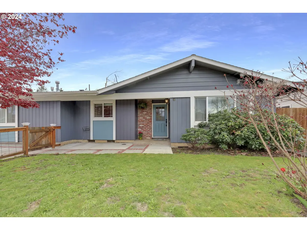 1655 CLARK AVE, Cottage Grove, OR 97424