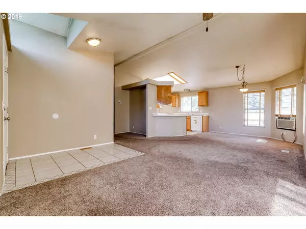 Eugene, OR 97402,86096 SELLS VIEW LN