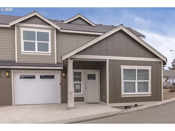 2755 SW GREENS BLVD #17, Redmond, OR 97756