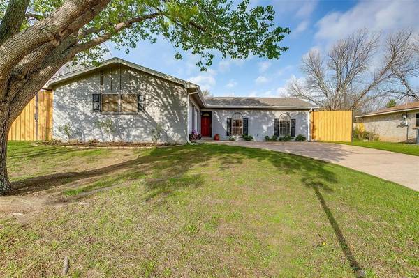 1222 Usher Street, Benbrook, TX 76126