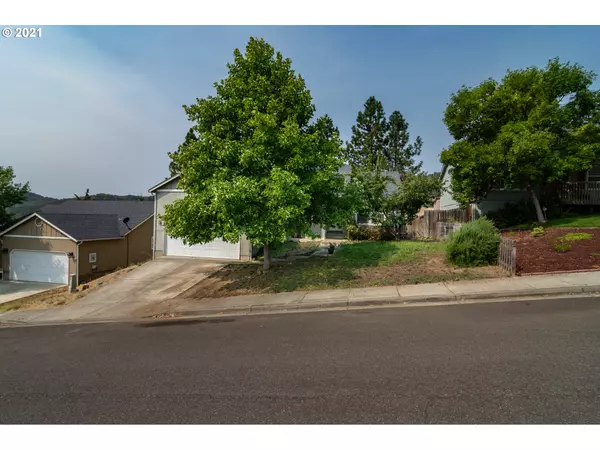 Roseburg, OR 97471,122 SALMON ST