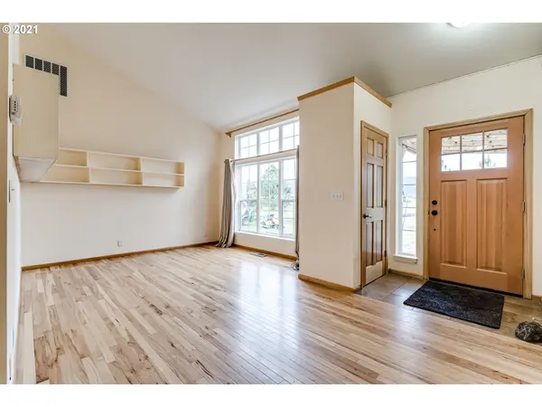 Cottage Grove, OR 97424,80063 HORN LN