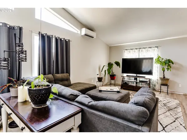 1903 W 11TH AVE, Junction City, OR 97448