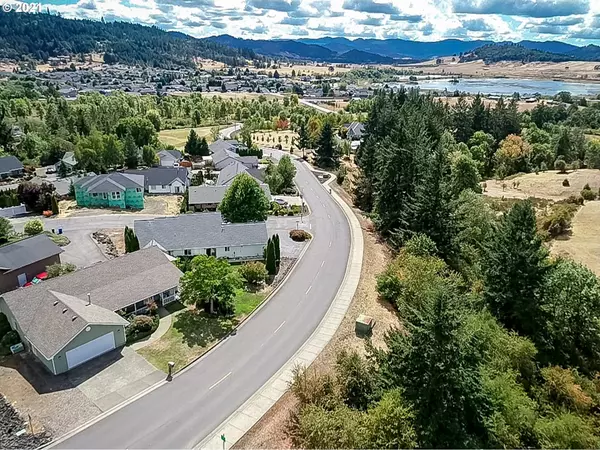 Sutherlin, OR 97479,2280 DOVETAIL LN