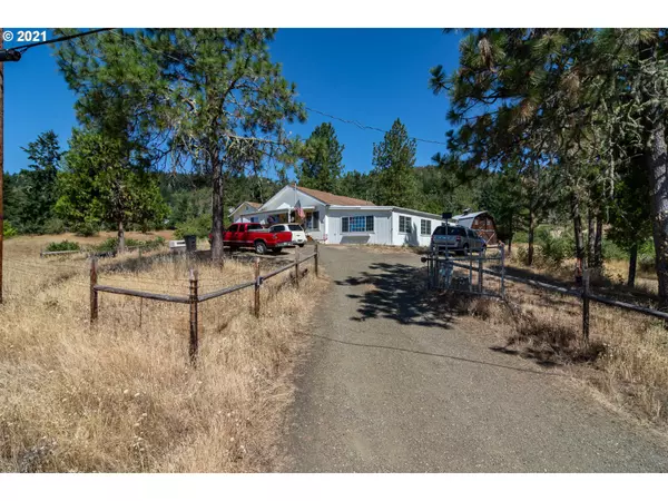 2540 NORTH SIDE RD, Sutherlin, OR 97479