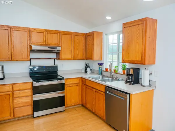 Sweet Home, OR 97386,1201 40TH AVE