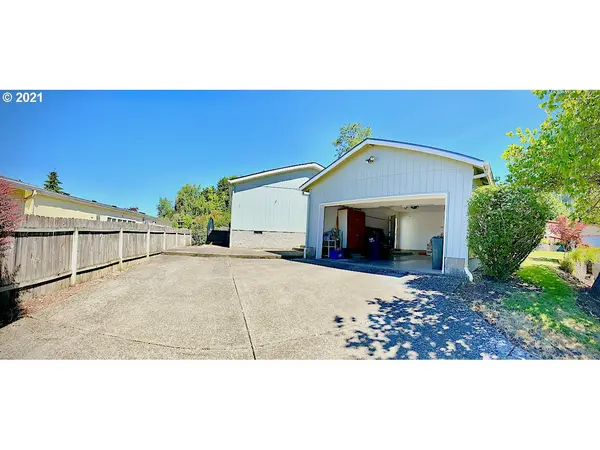 5986 Kalmia LN, Springfield, OR 97478