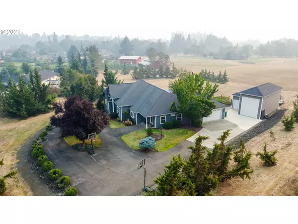 233 STENGAR LN, Roseburg, OR 97471