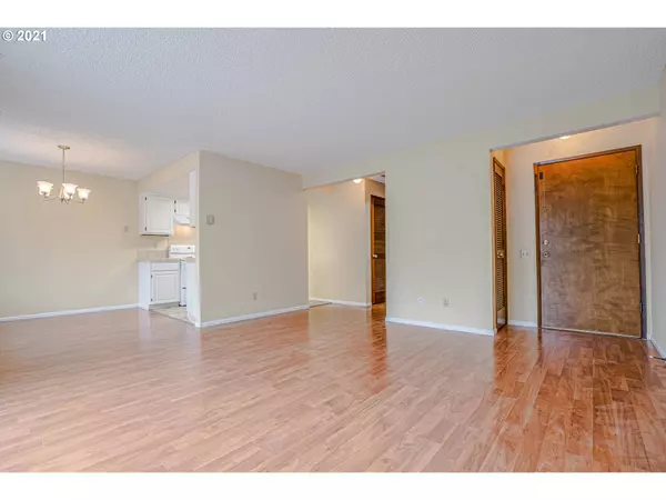 Tigard, OR 97224,10930 SW MEADOWBROOK DR #35