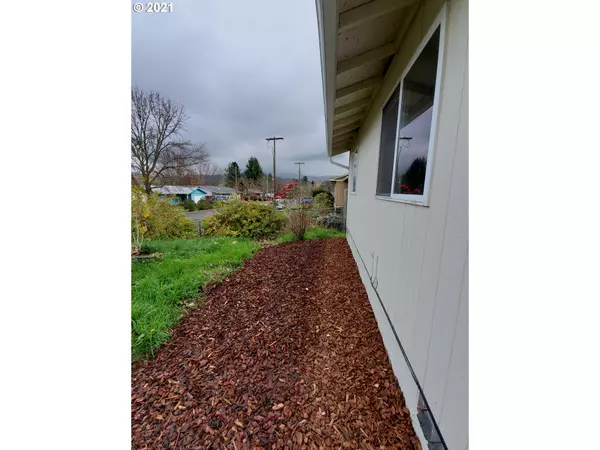 Roseburg, OR 97471,245 GEORGINNA DR