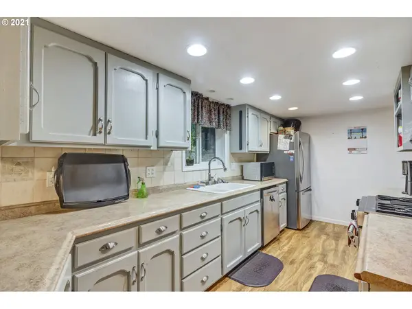 Sweet Home, OR 97386,41132 HIGHWAY 228