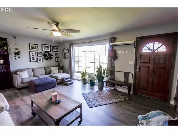 Springfield, OR 97477,439 V ST