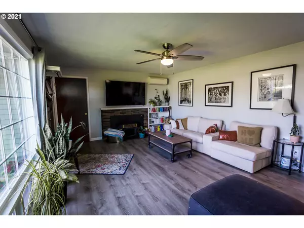 Springfield, OR 97477,439 V ST