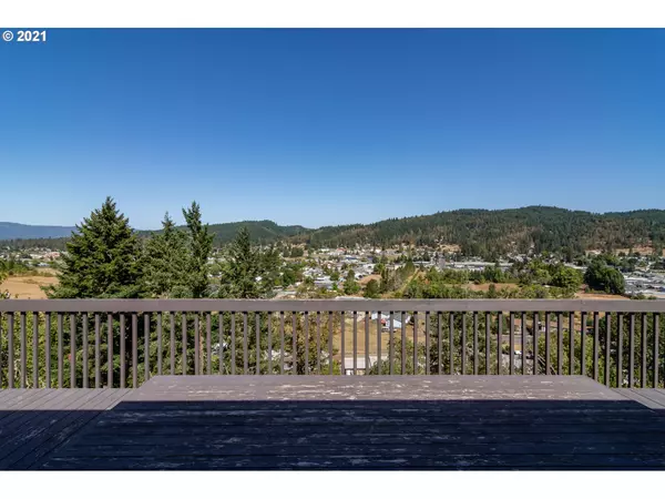 Sutherlin, OR 97479,725 VALLEY VISTA ST