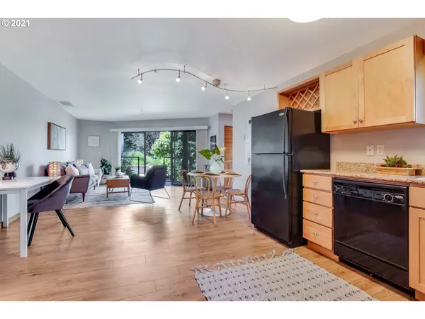 720 NW NAITO PKWY #D1, Portland, OR 97209