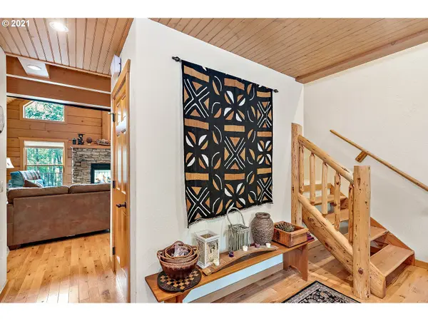 Grants Pass, OR 97526,4605 JUMP OFF JOE CREEK RD