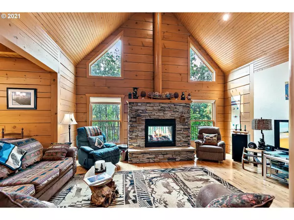 Grants Pass, OR 97526,4605 JUMP OFF JOE CREEK RD