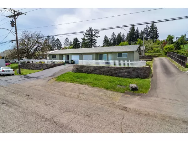 707 CEDAR ST, Yoncalla, OR 97499